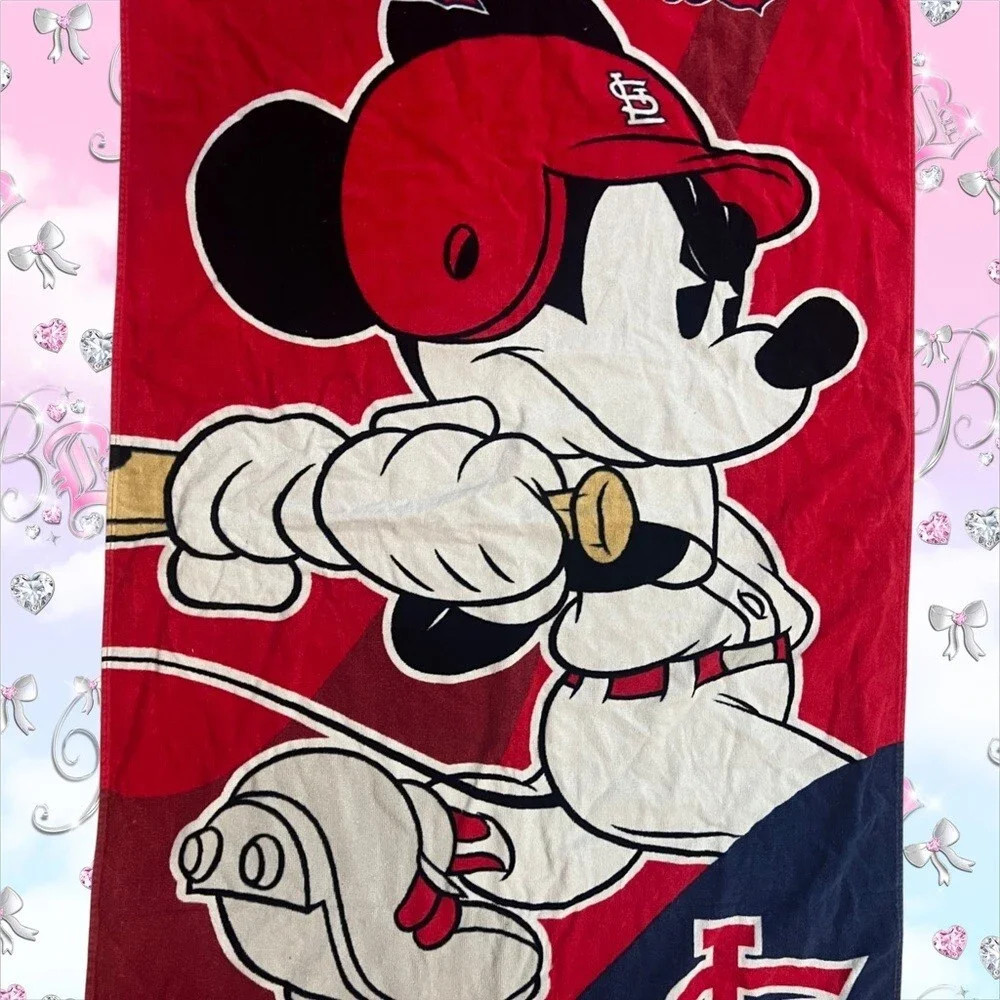 Disney towel st.Louis cardinals baseball ⚾️ Mickey Mouse playing baseball ⚾️